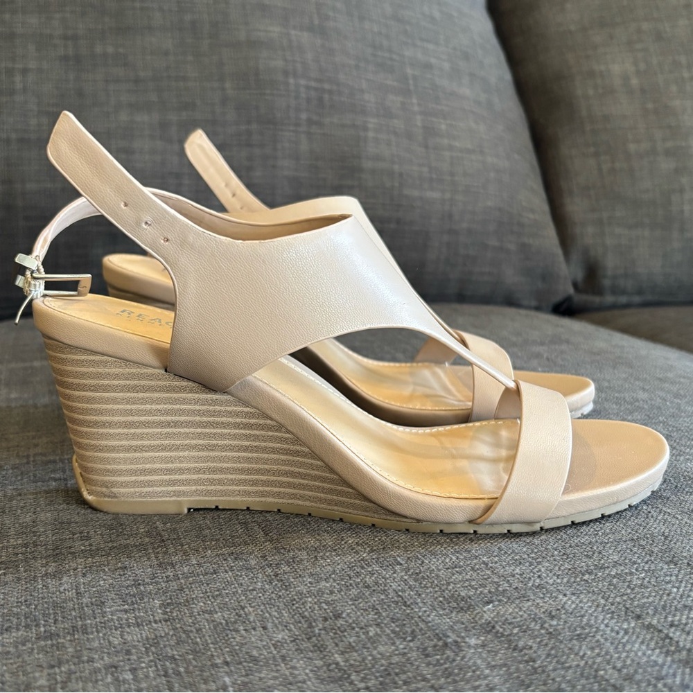 Elegant Kenneth Cole Cream Wedge Sandals